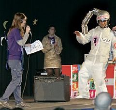 Un astronauta, durante la gala de clausura de `Abierto`.